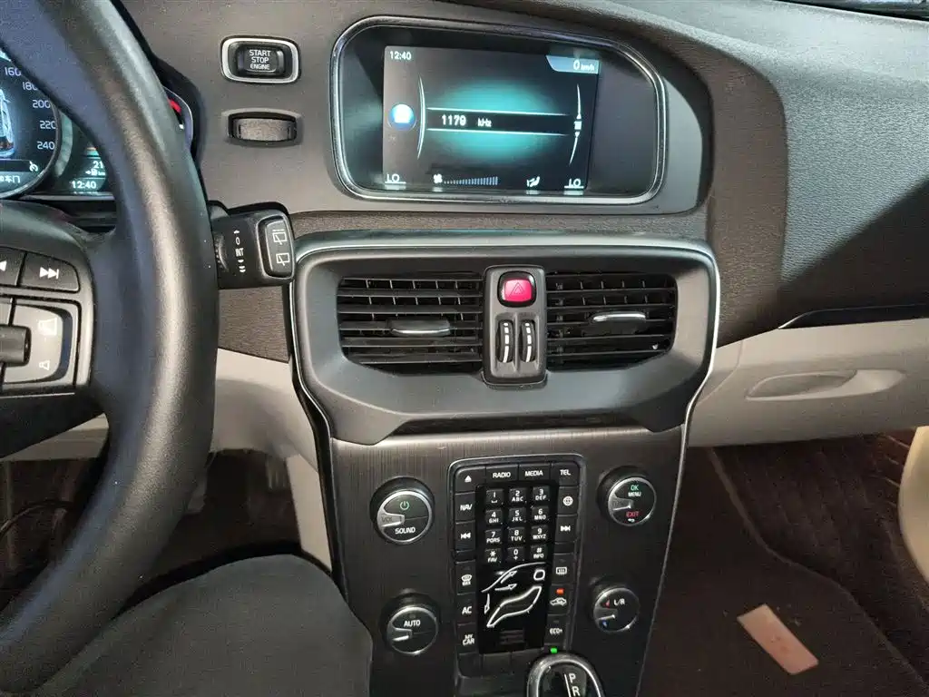 Фото 9 - Volvo V40