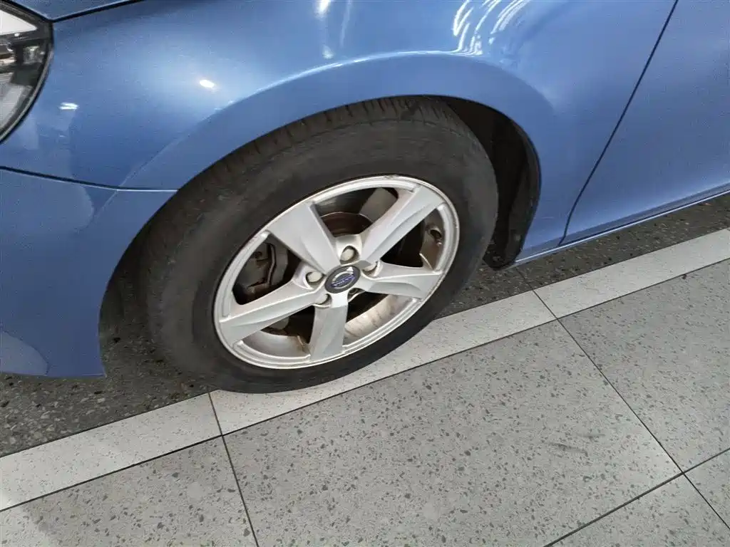 Фото 25 - Volvo V40