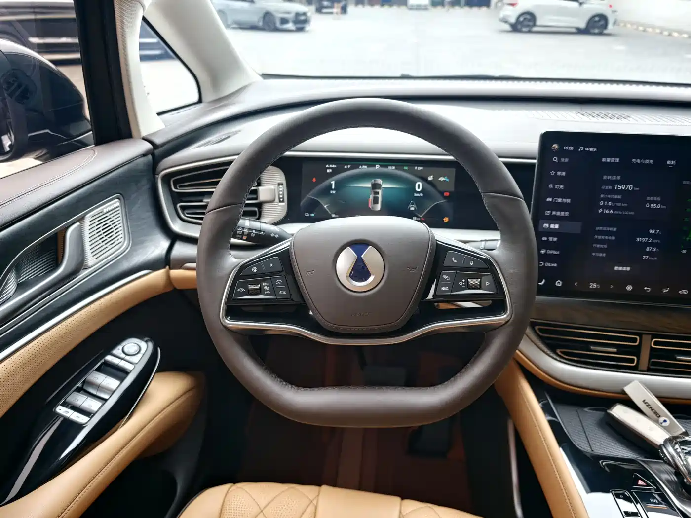 Denza D9 2024 DM-i 980 AWD Premium фото 14