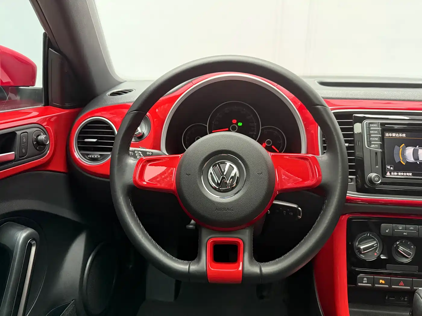 Volkswagen Beetle 2017 180TSI Style фото 13