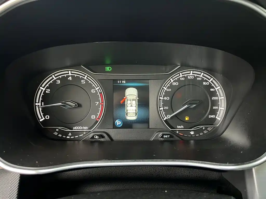 Фото 4 - Geely Binrui