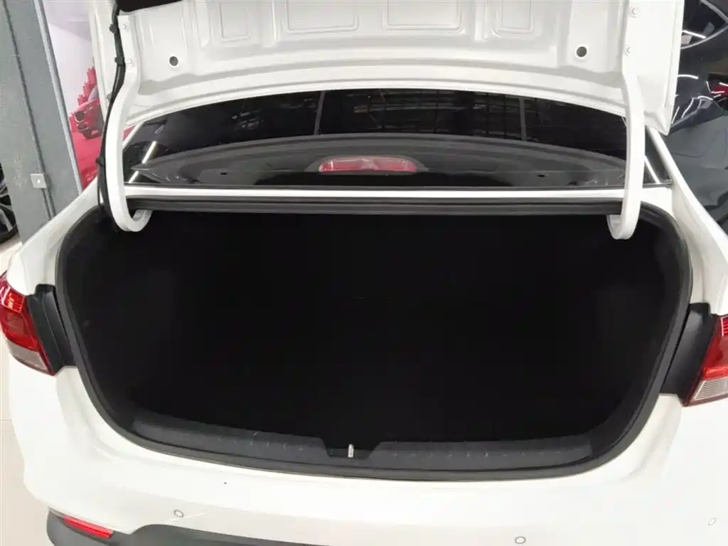 KIA K2