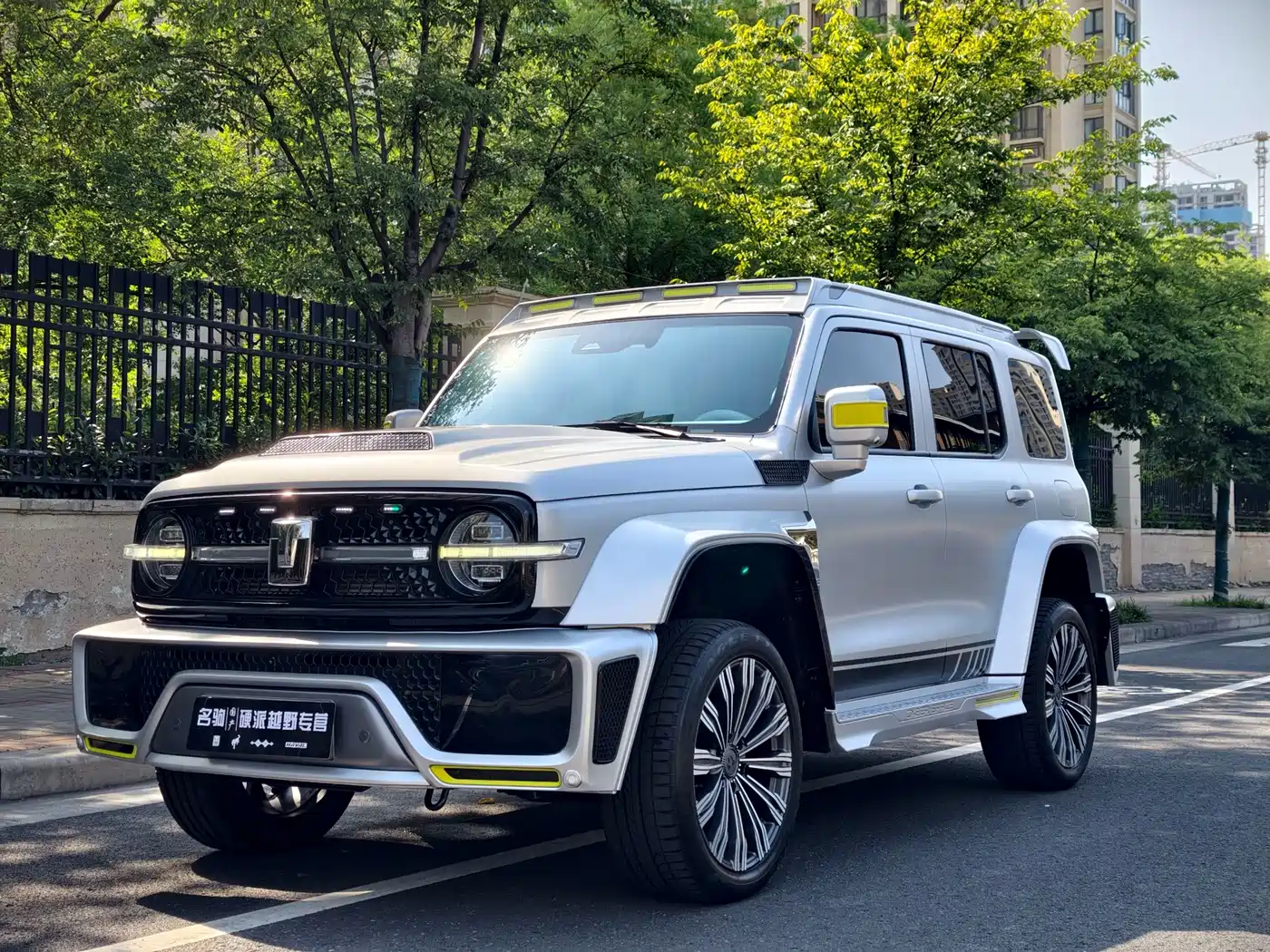Crossboundary Auto Co-created Tank 300