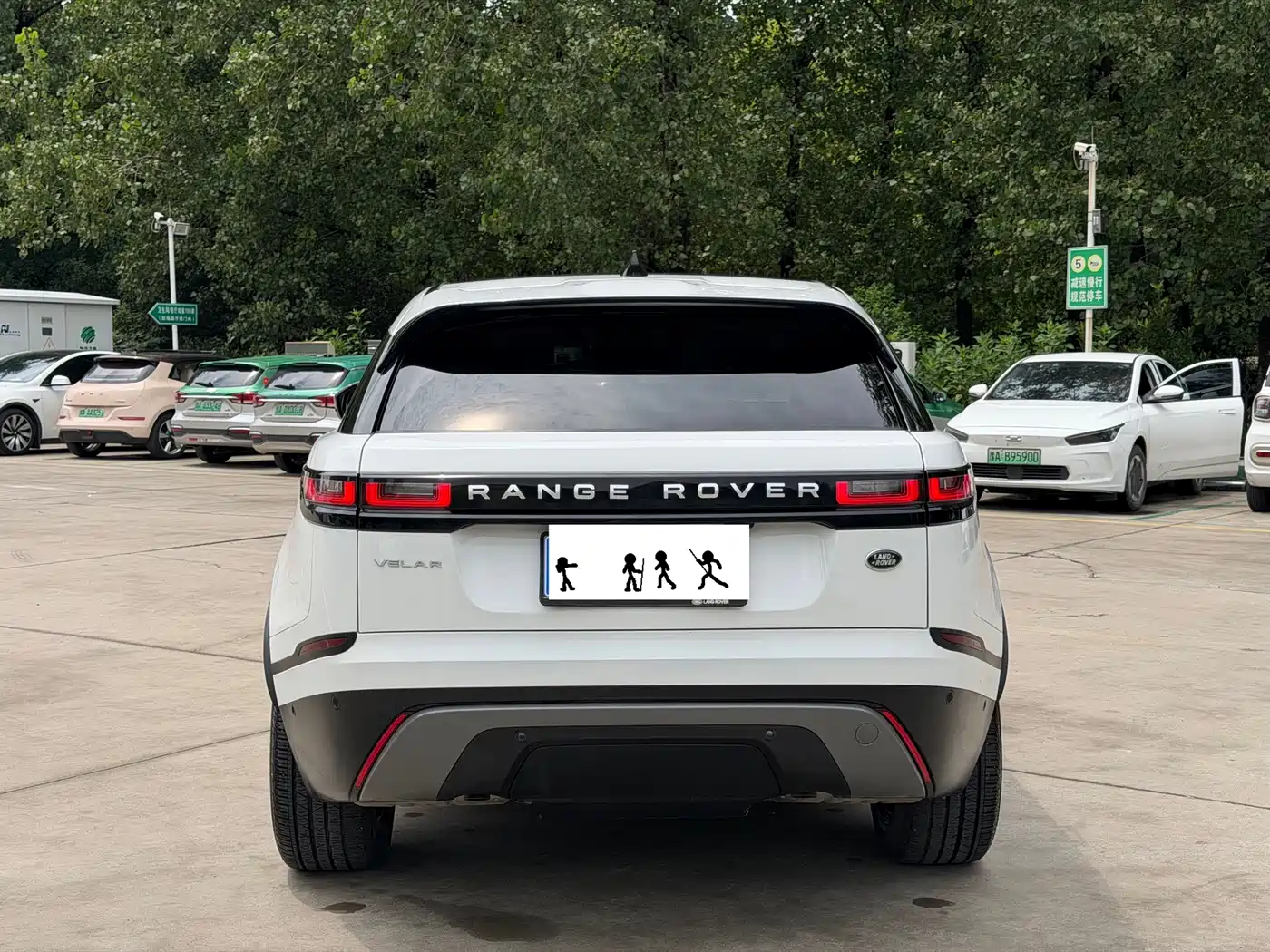 Photo 8 - Land Rover Range Rover Velar
