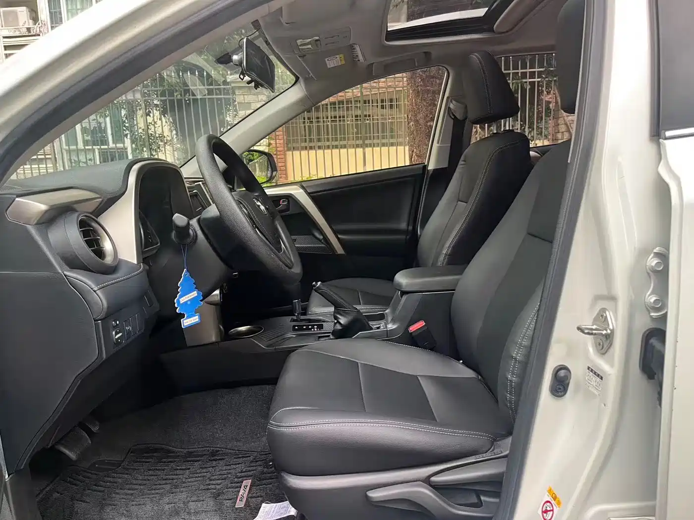 Toyota RAV4 Rongfang 2016 2.0L CVT 2WD Trend (China V) фото 3