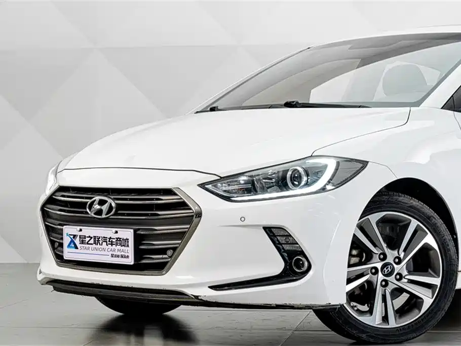 Hyundai Elantra 2016 1.6L Auto Smart·Luxury Edition фото 3