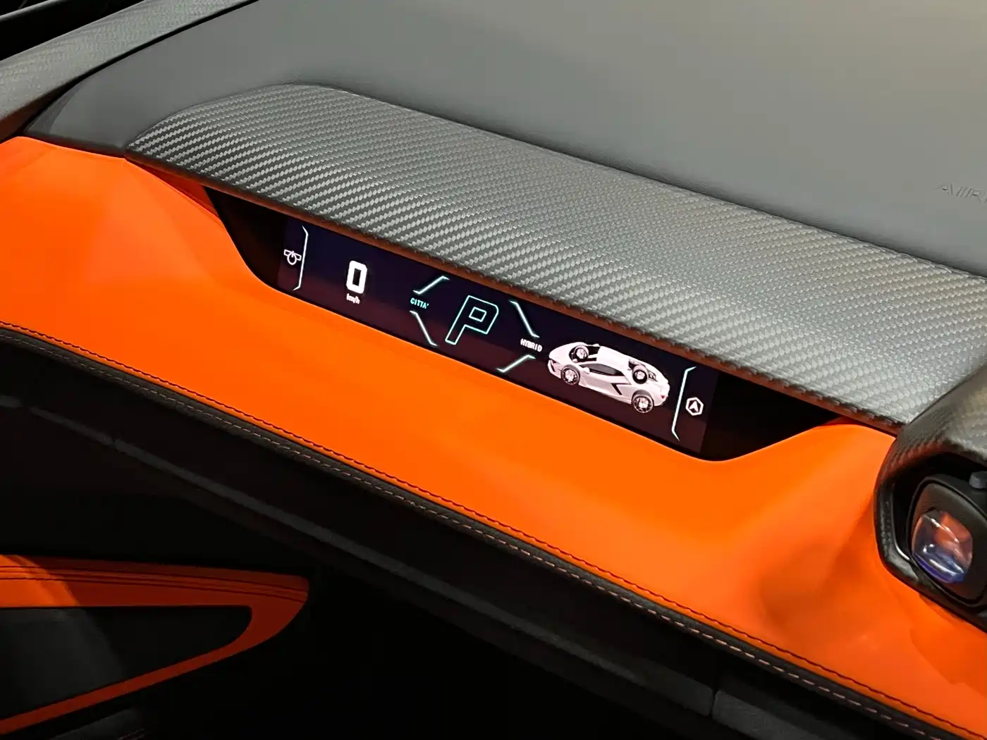 LAMBORGHINI REVUELTO