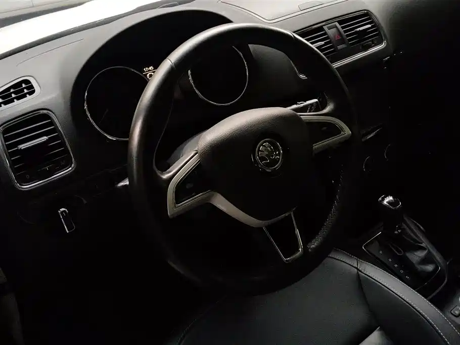 Škoda Yeti 2017 TSI280 DSG Pioneer фото 14