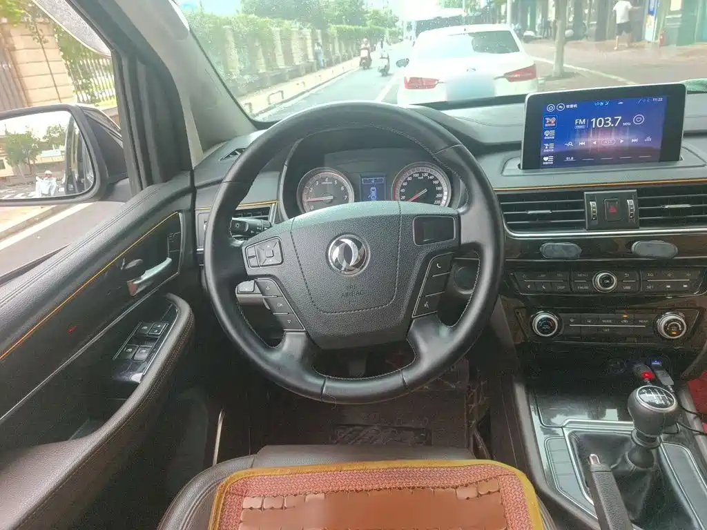 Photo 3 - Dongfeng Fengxing Fengxing M6