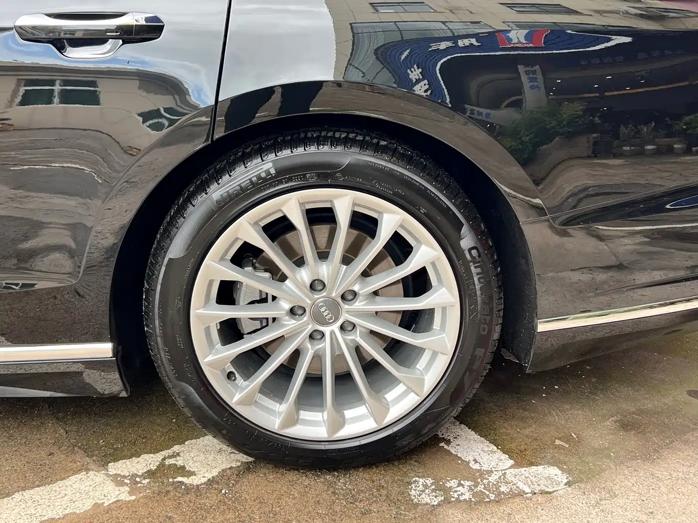Фото 19 - Audi A8