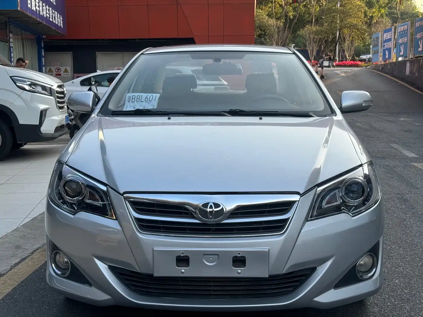 Toyota Corolla 2013 1.6L Automatic Luxury фото 5