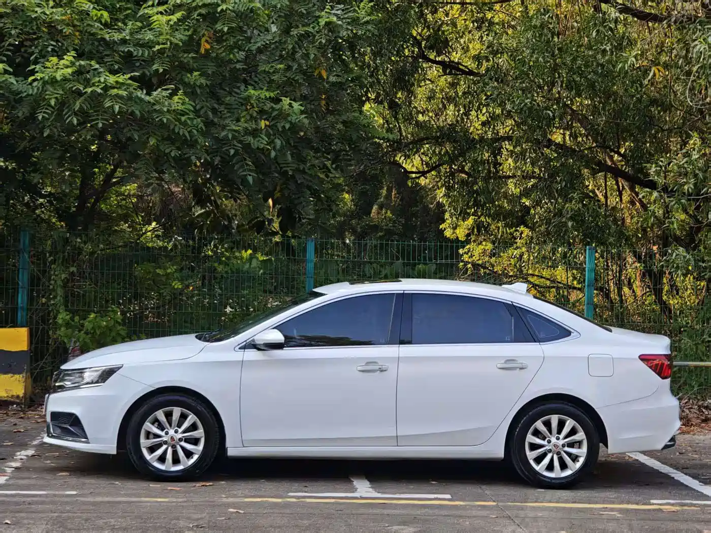 Roewe i6 New Energy 2018 2017 45T Hybrid Connected Smart Enjoyment Edition