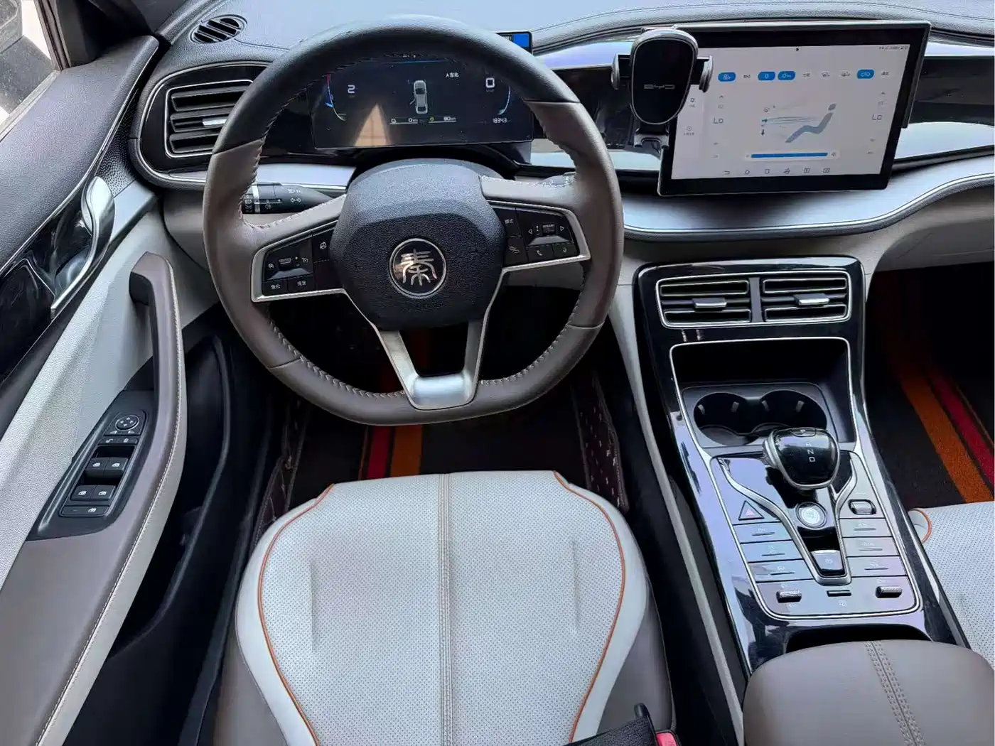 BYD Qin PLUS 2024 Glory Edition DM-i 120KM Leading фото 4