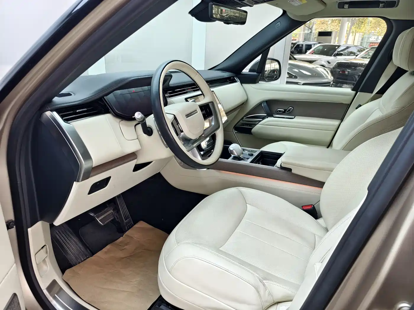 Land Rover Range Rover 2023 4.4 V8 530PS Launch Edition фото 5