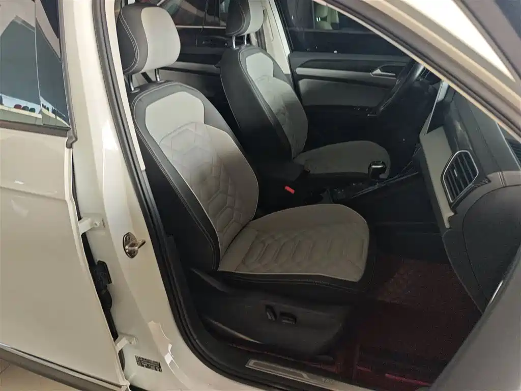 Volkswagen Tayron 2023 300TSI 2WD Luxury Plus Advanced Edition фото 20