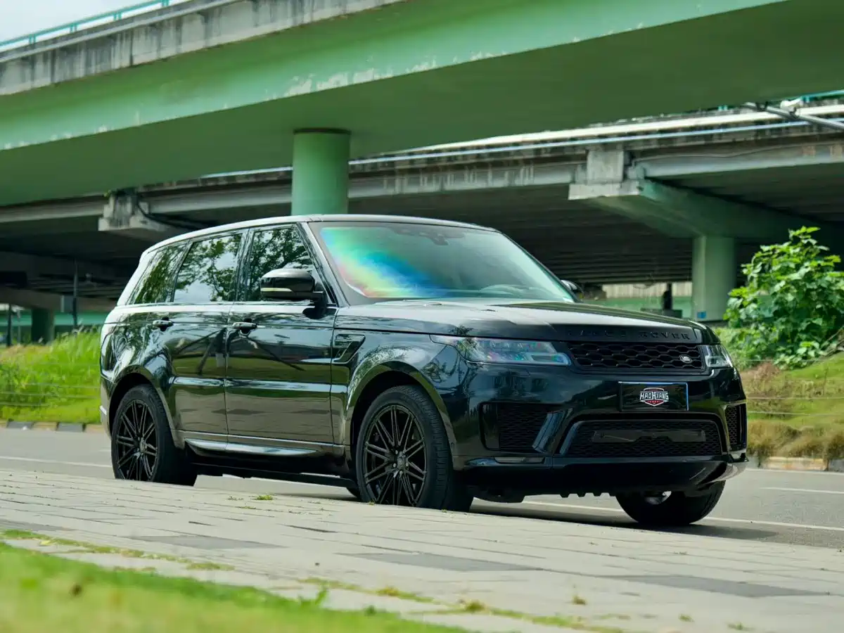 Land Rover Range Rover Sport 2021 3.0 L6 Gloss Black Edition фото 2