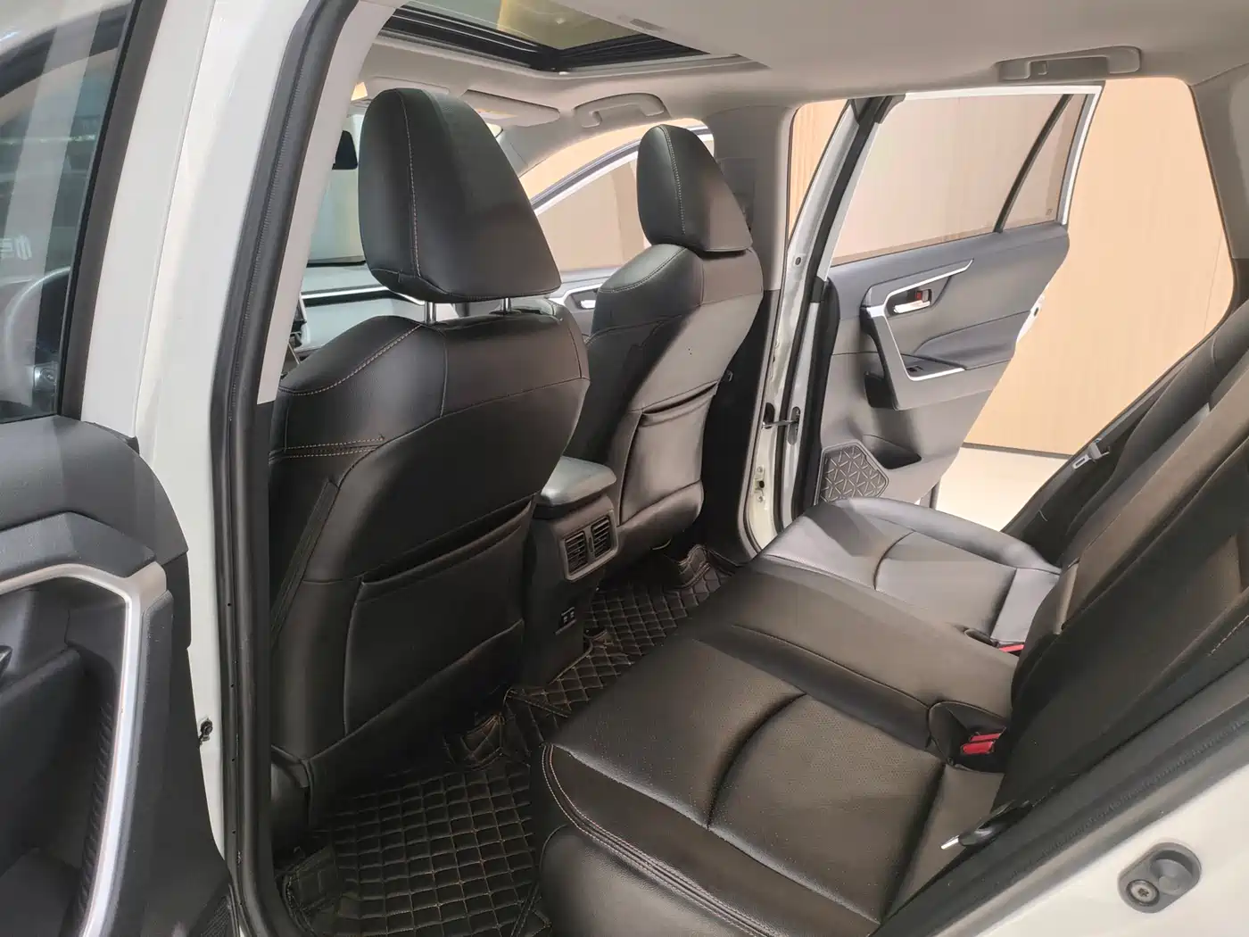 Toyota RAV4 Rongfang 2020 2.0L CVT 2WD Trend Edition фото 11