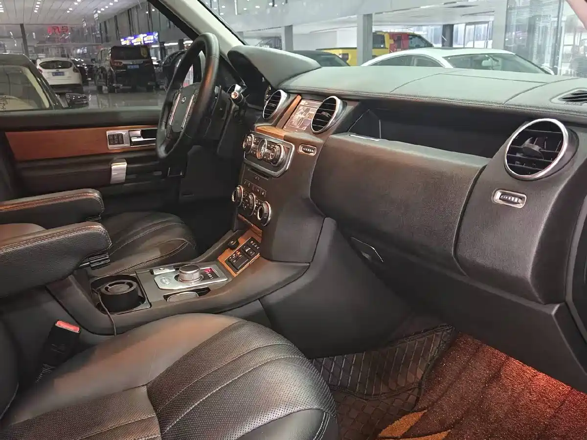 Land Rover Discovery 2015 3.0 SC V6 SE фото 7