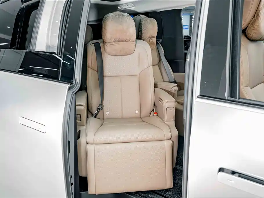 Li Auto MEGA 2025 2025 Model Home Family Special Edition