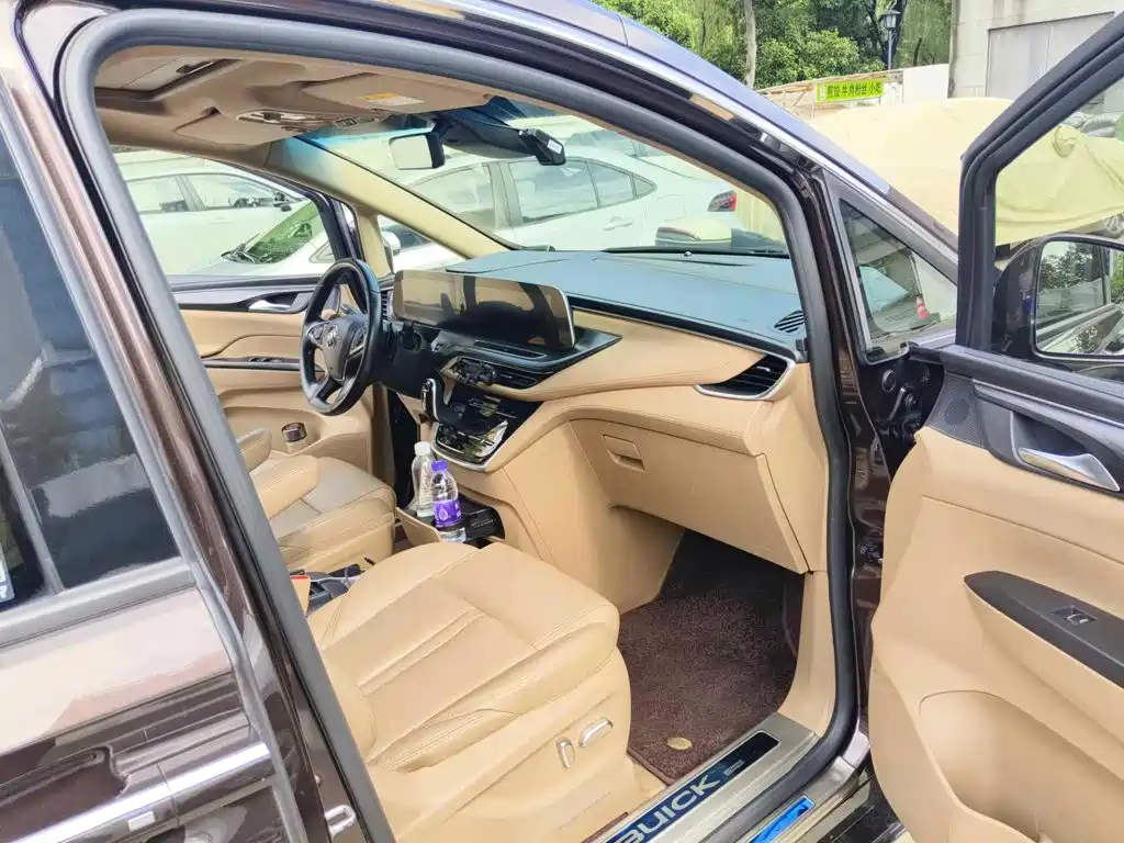 Фото 12 - Buick GL8