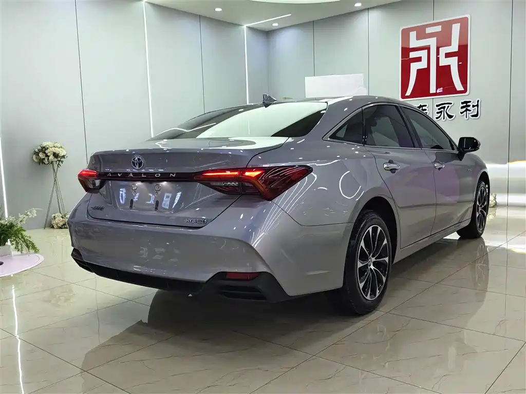 Toyota Avalon 2023 Hybrid 2.5L Luxury Edition фото 6