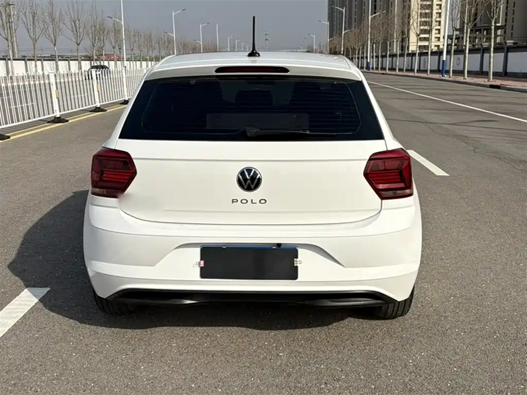 Volkswagen Polo 2021 Plus 1.5L Automatic Panorama Enjoyment Edition фото 9