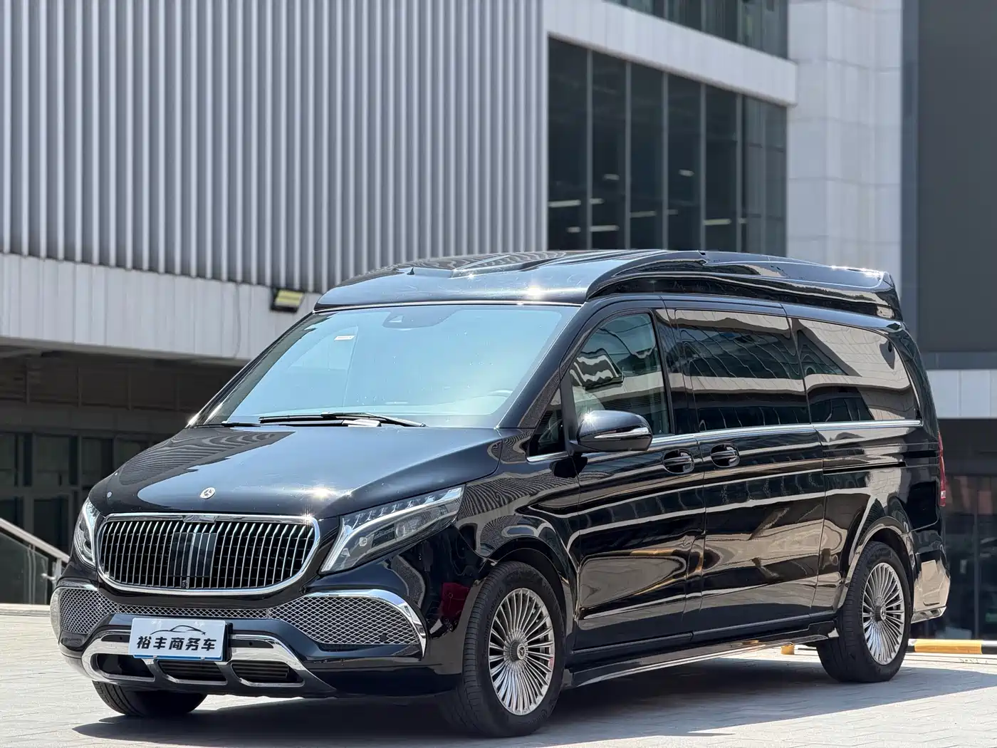 Mercedes-Benz V-Class 2022 V 260 L Long Wheelbase Luxury Edition фото 4