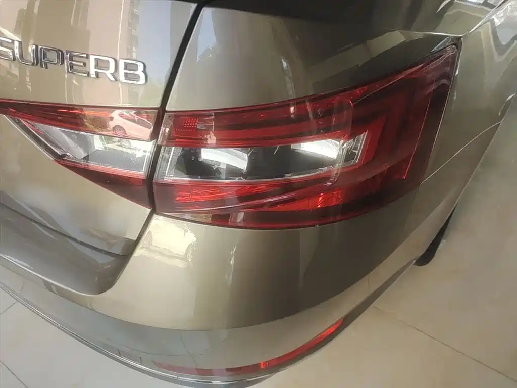 Škoda Superb 2016 TSI330 DSG Pioneer Edition фото 8