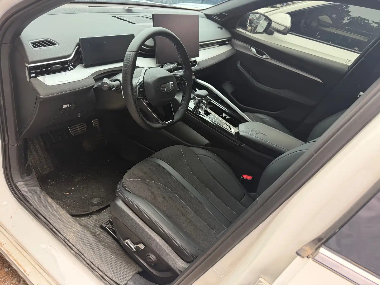 Фото 7 - Geely Preface