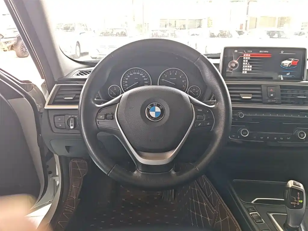 BMW 3 Series 2017 318i Fashion фото 11