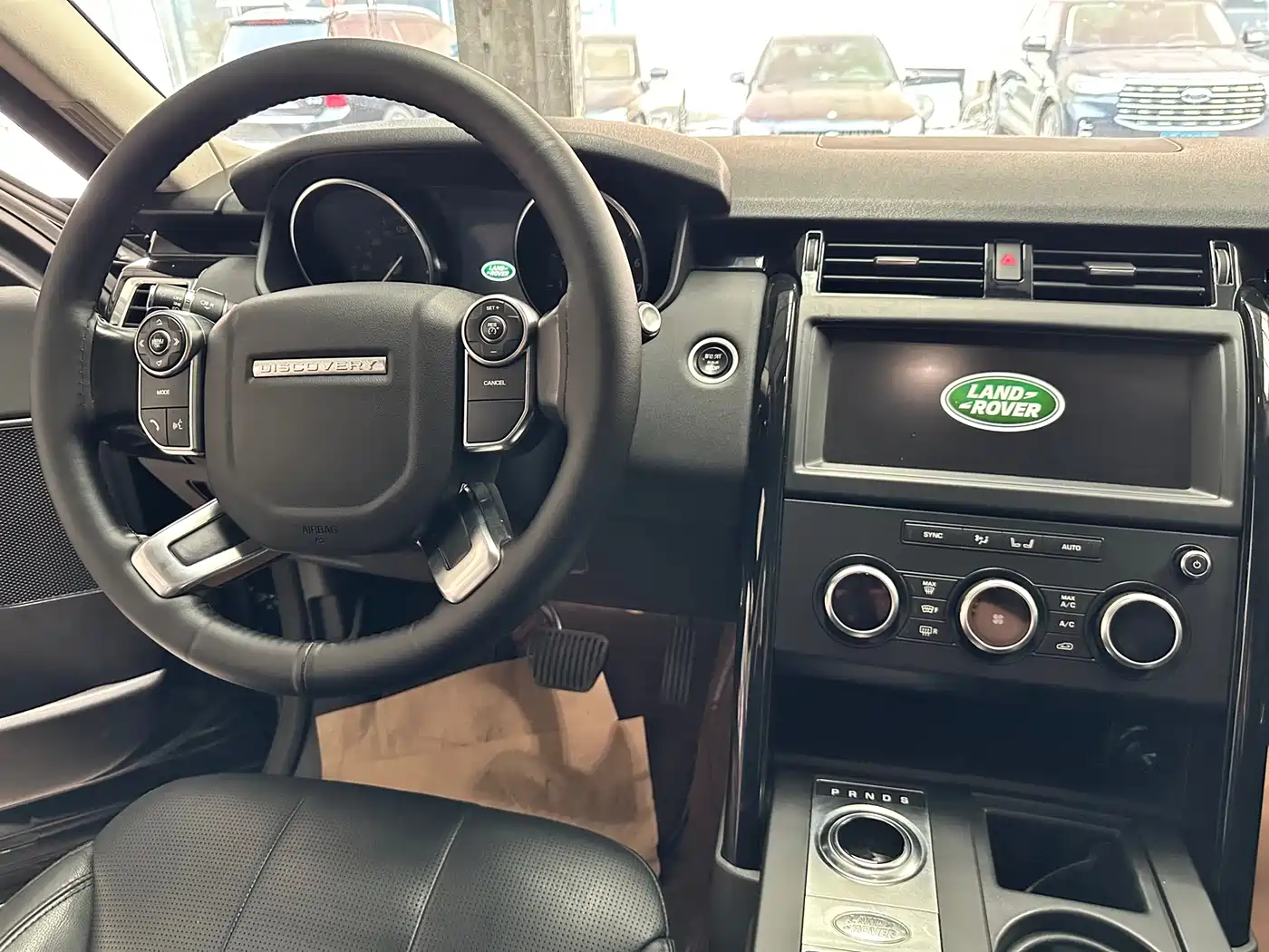 Land Rover Discovery 2018 3.0 SC V6 SE фото 7