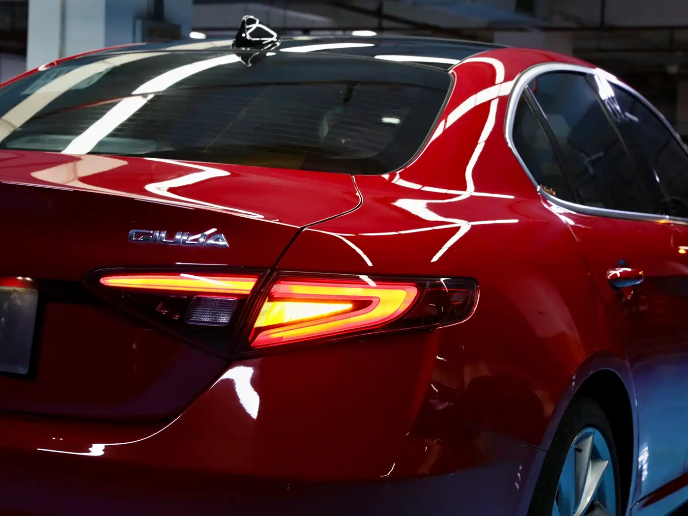Alfa Romeo Giulia 2017 2017 2.0T 200HP Luxury Edition