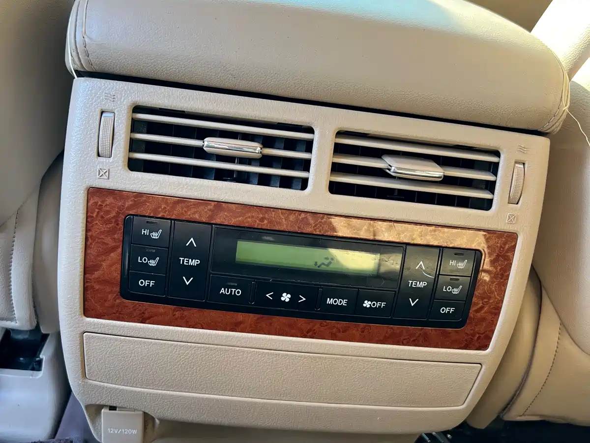 Toyota Land Cruiser 2012 4.0L Automatic VX фото 28