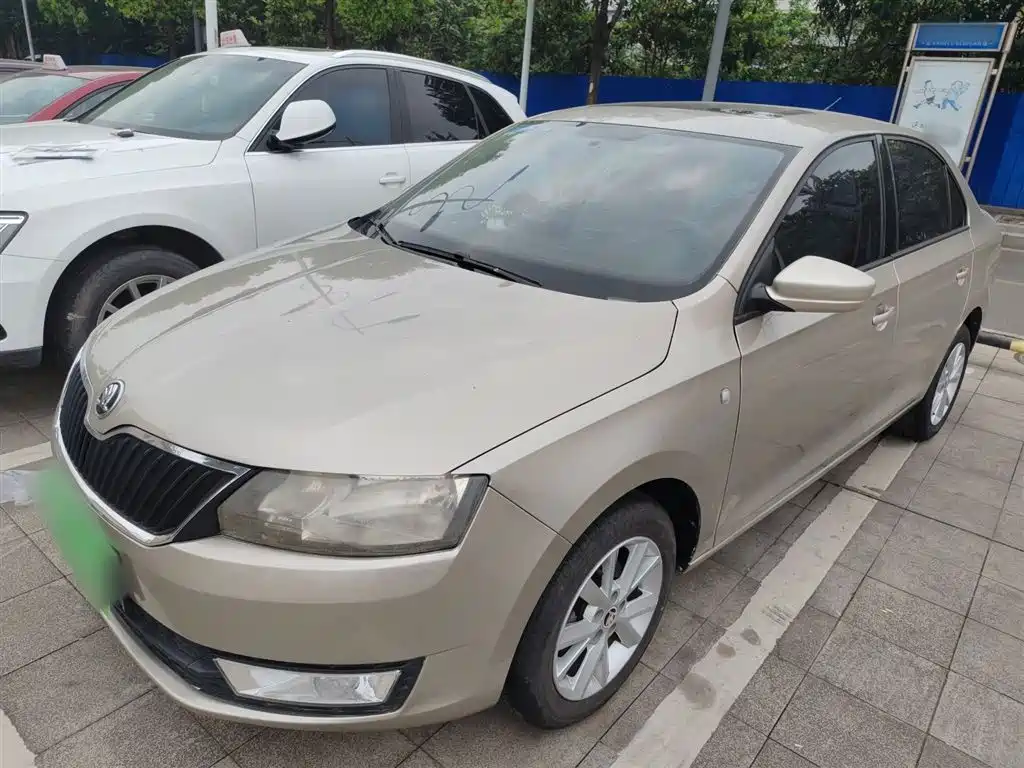 Škoda Rapid 2016 1.6L Manual Pioneer Edition фото 2