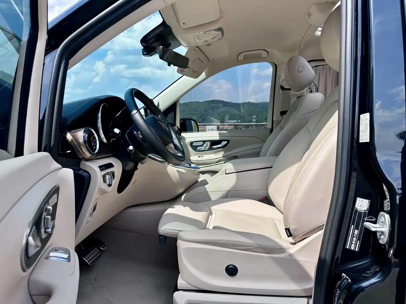 Mercedes-Benz V-Class 2022 V 260 L Long Wheelbase Prestige Edition фото 4