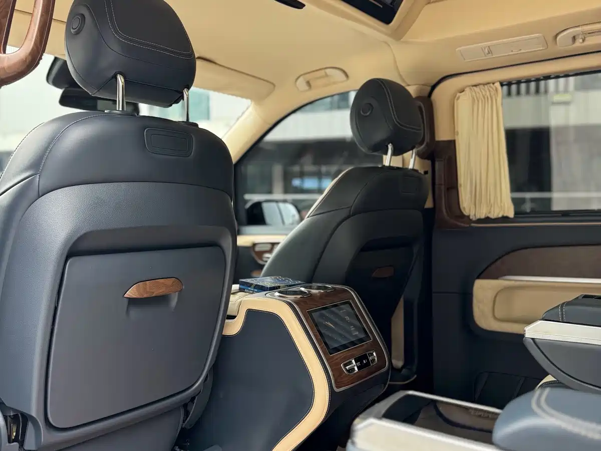 Mercedes-Benz V-Class 2022 V 260 L Long Wheelbase Luxury Edition фото 10