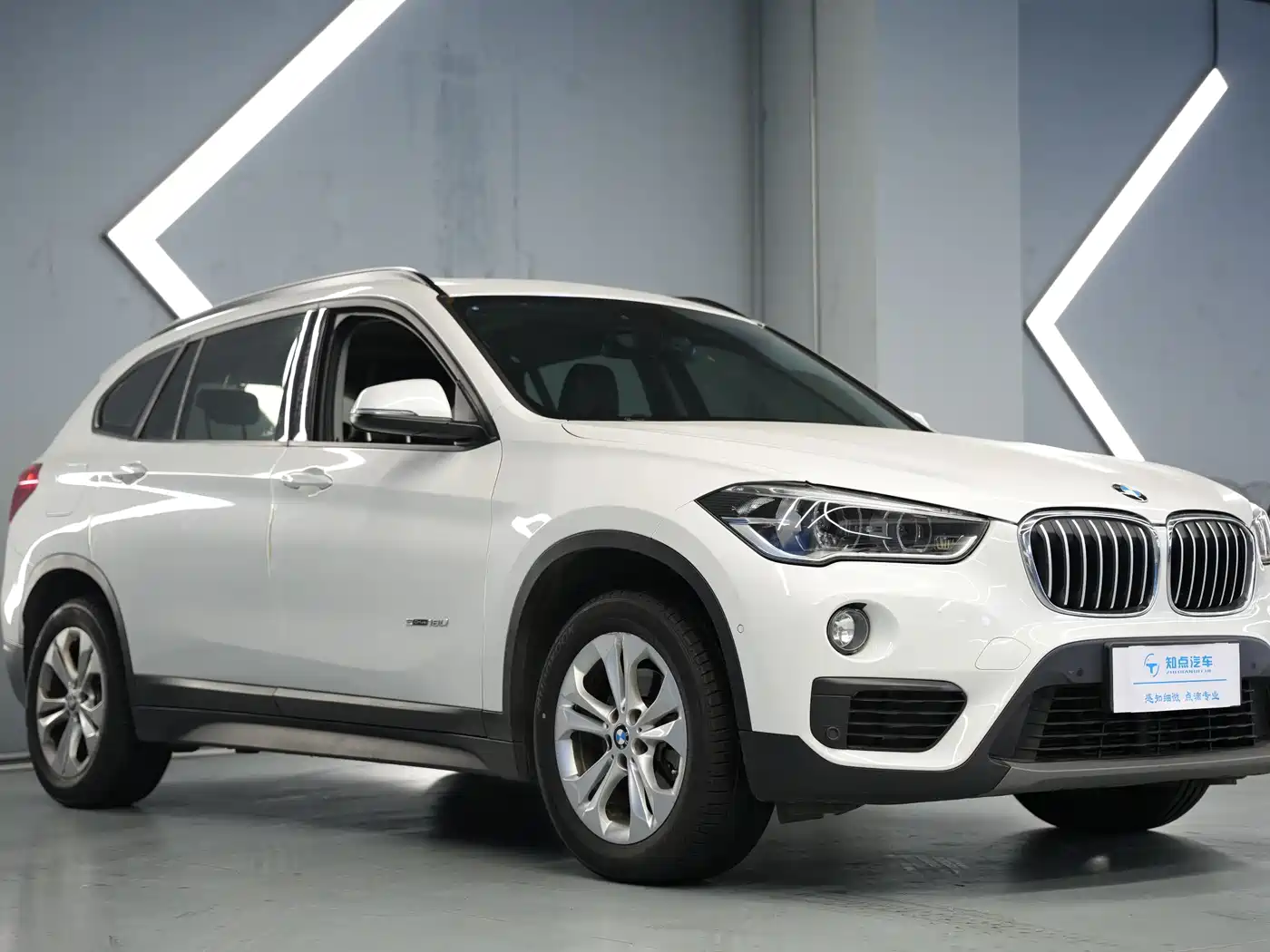 BMW X1 2016 sDrive18Li Premium Model фото 3