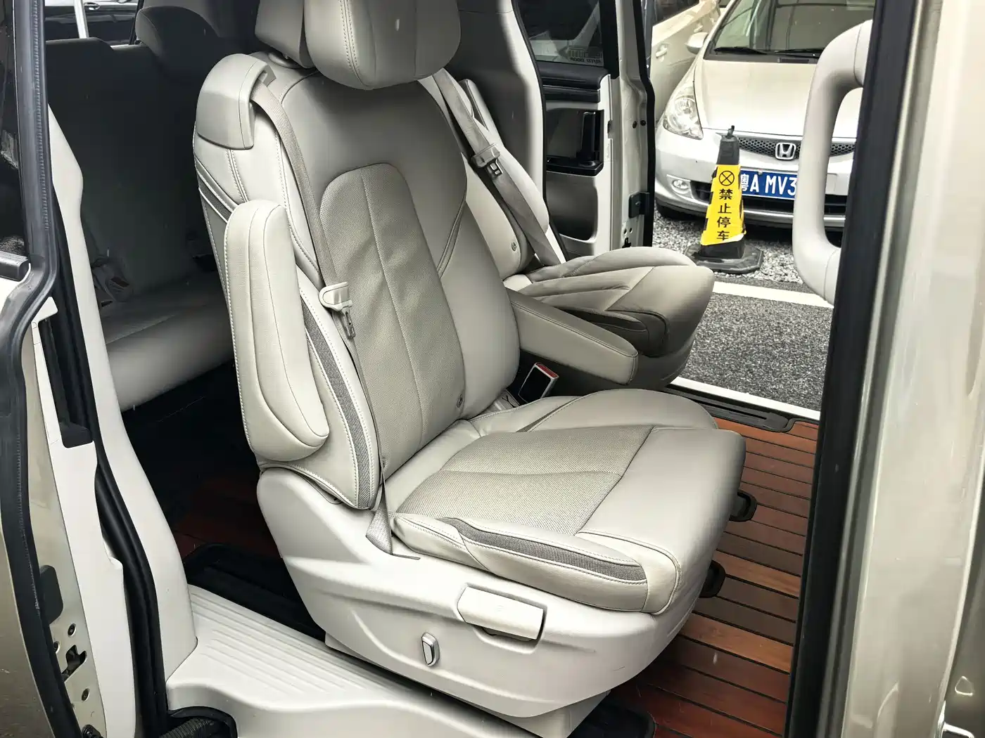 Buick GL8 2023 ES Landmaster Exclusive Harmony Edition фото 13