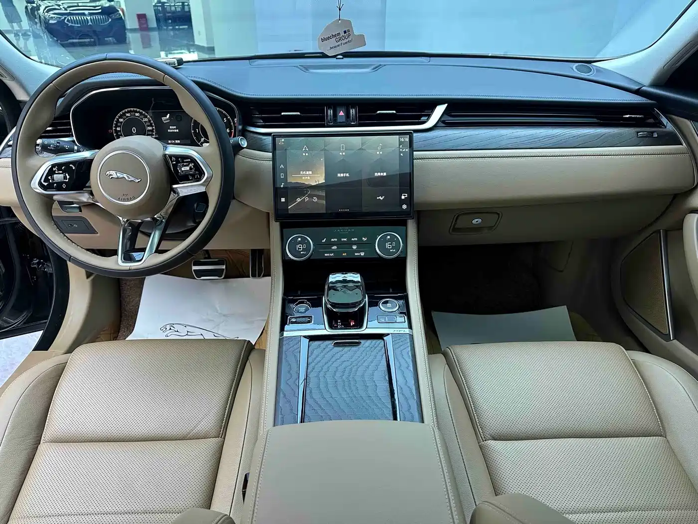 Jaguar XFL 2026 2025 2.0T P250 FWD Luxury Edition