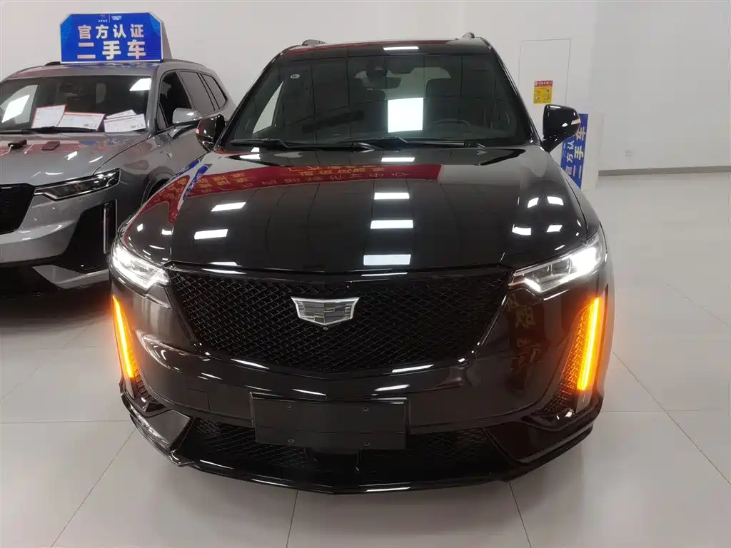 CADILLAC XT6