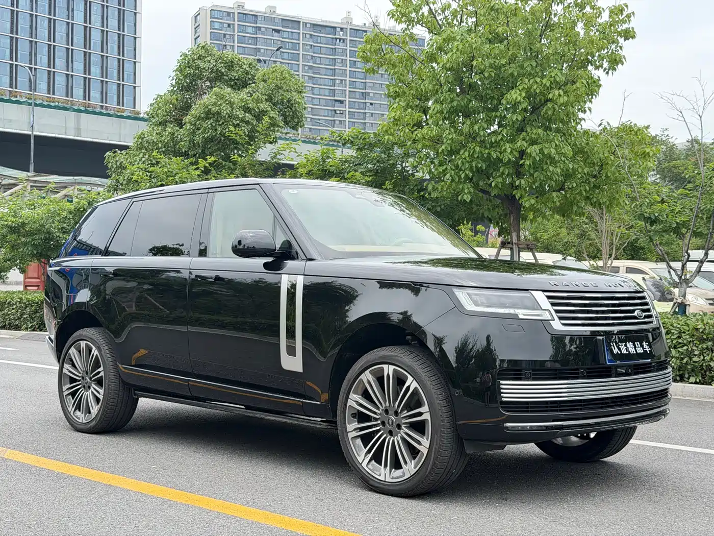 Land Rover Range Rover 2024 3.0 L6 400PS SV Prestige Genesis Extended 4-Seater фото 3