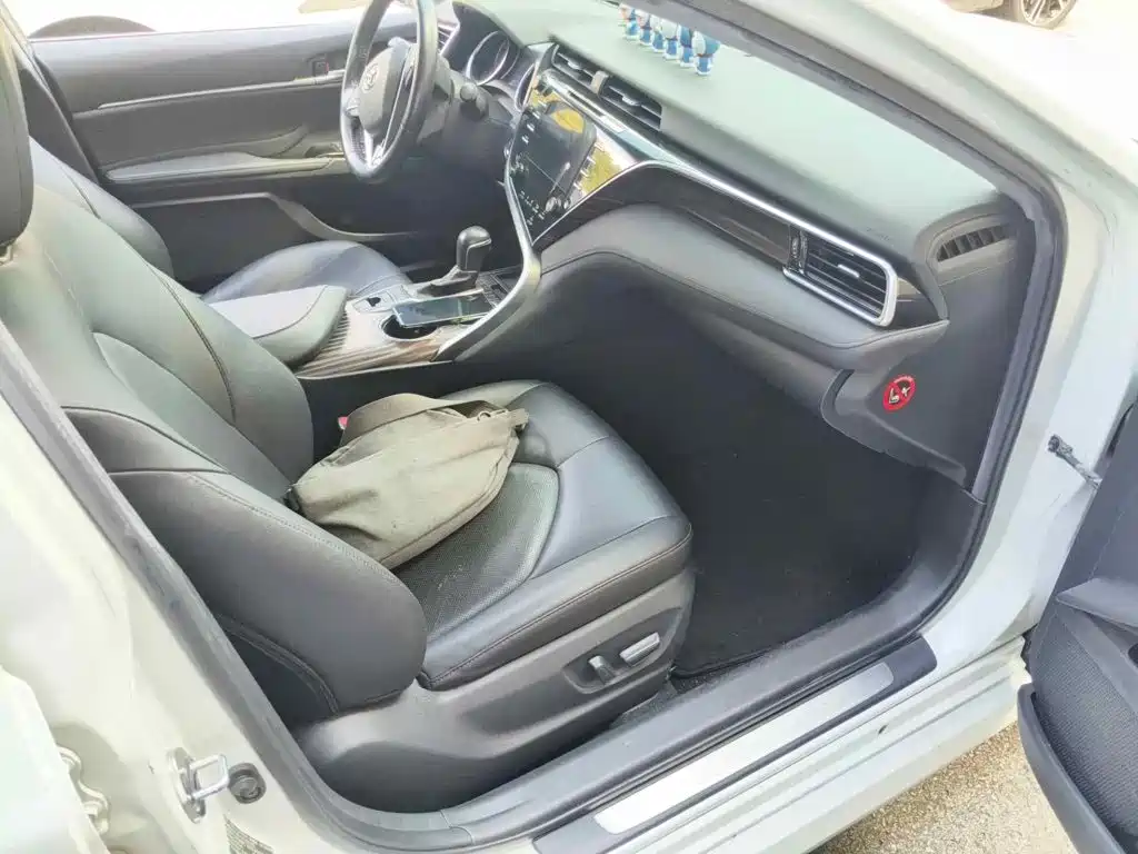 Фото 13 - Toyota Camry