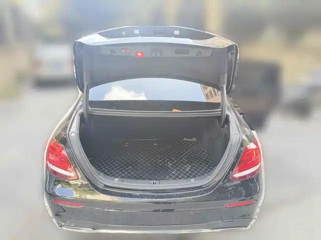 Mercedes-Benz E-Class 2018 Facelift E 300 L Sport Fashion — фото 5