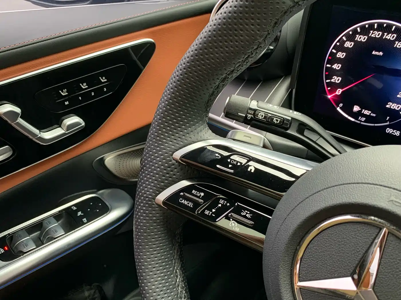 Mercedes-Benz GLC 2024 GLC 300 L 4MATIC Luxury 5-seater фото 24
