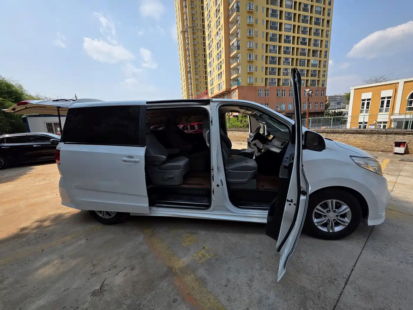 SAIC Maxus Maxus G10 2021 2.0T Manual Elite Edition Diesel 7-Seater фото 23
