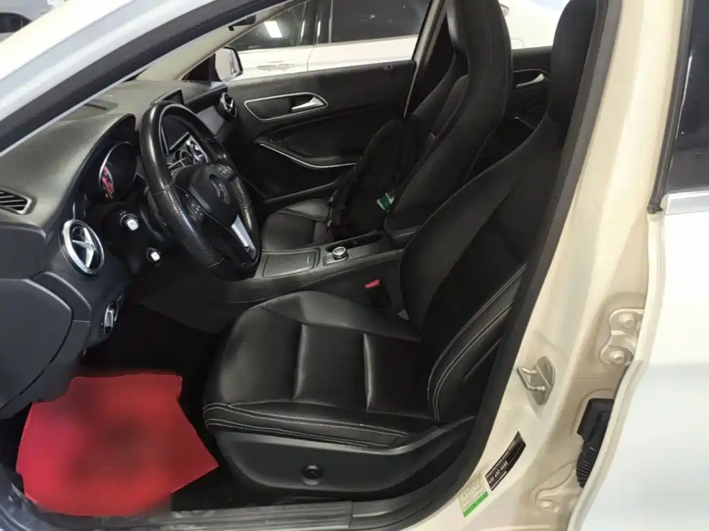 Mercedes-Benz GLA 2015 2015 GLA 200 Dynamic