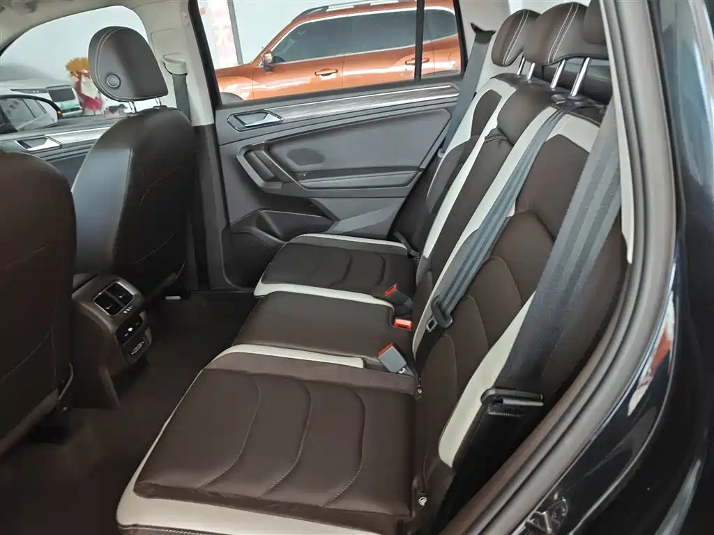 Volkswagen Tiguan L 2018 Facelift 330TSI Automatic 2WD Luxury Edition фото 17