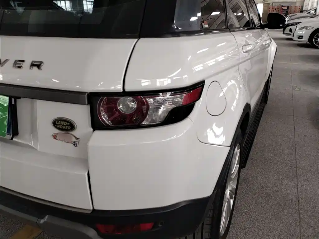 Land Rover Range Rover Evoque 2015 2.0T 5-Door Intelligent Edition фото 8