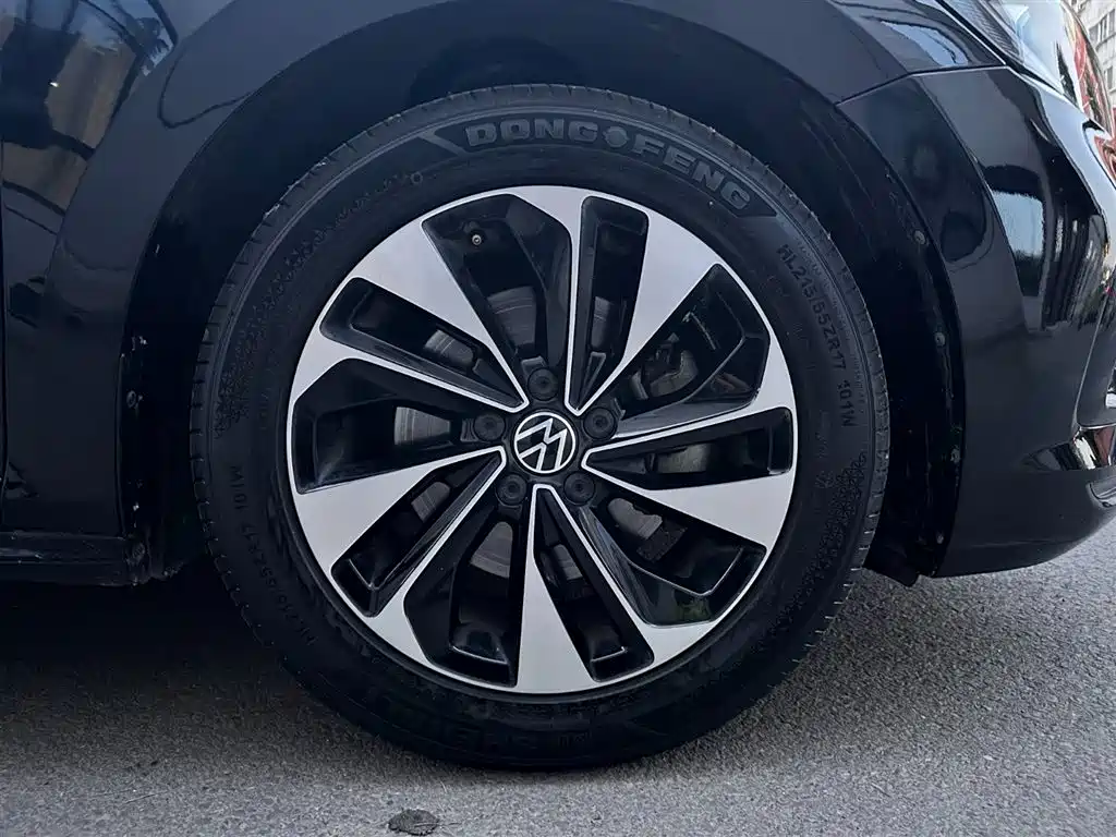 Volkswagen Passat 2023 280TSI Elite Edition фото 21