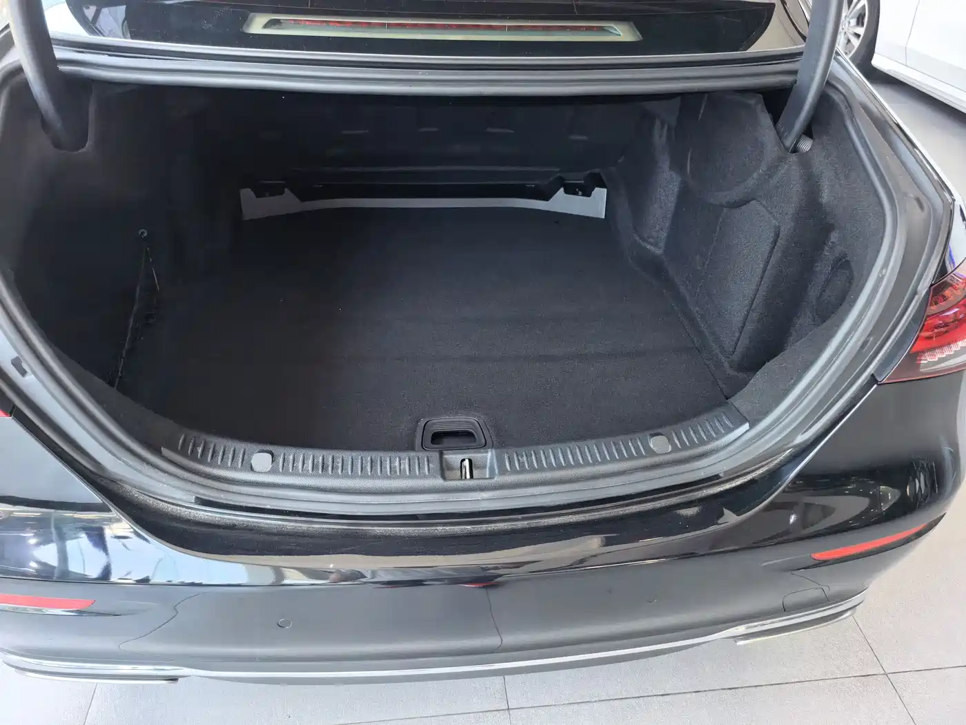 Mercedes-Benz E-Class 2021 E 300 L Luxury фото 15